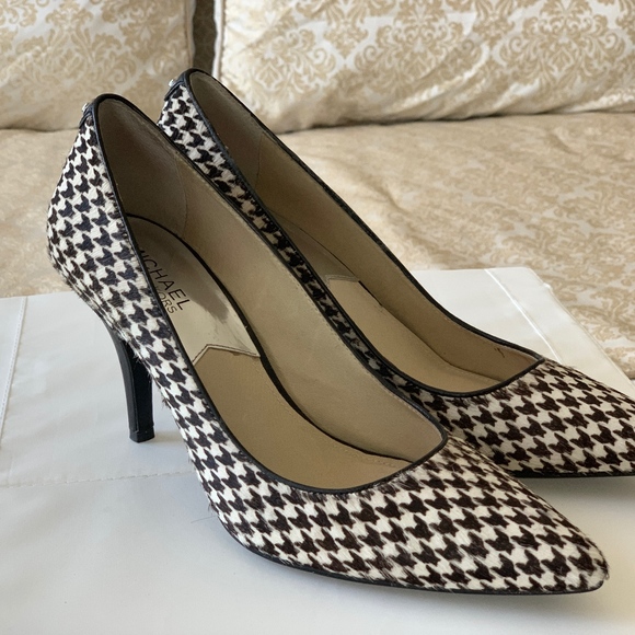 **SOLD** MICHAEL KORS FLEX PUMP HOUNDSTOOTH SIZE 9 - Picture 1 of 7